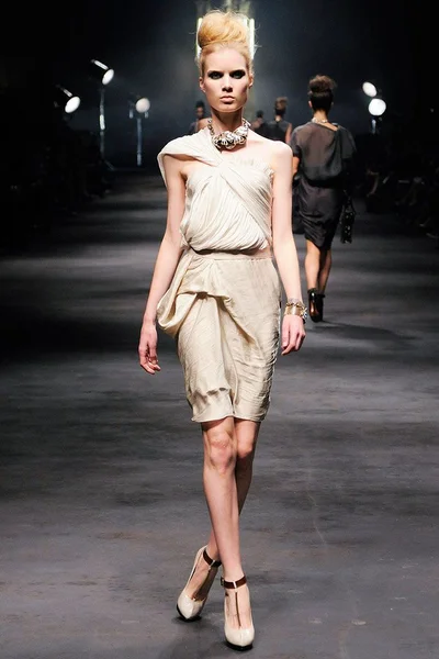 Look 26